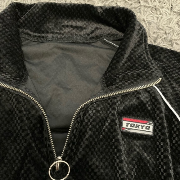 Adorable velour cropped & high waisted track suit - Picture 10 of 12